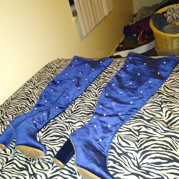 Thigh high boots - Picture 3 of 8